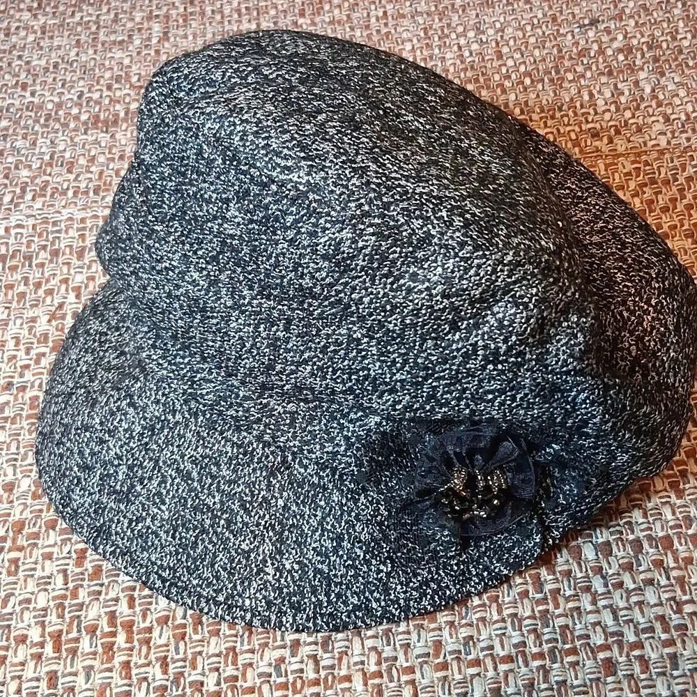 Women’s Decorative Flower Winter Hat - Black and Gray